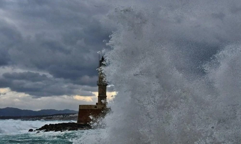 Δεμένα τα πλοία σε κάποιες γραμμές του κεντρικού και βορείου Αιγαίου λόγω της κακοκαιρίας